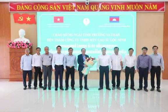 NGÀI VA THAN TỈNH TRƯỞNG TỈNH KRATIE - VƯƠNG QUỐC CAMPUCHIA THĂM CÔNG TY TNHH MỘT THÀNH VIÊN CAO SU LỘC NINH
