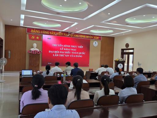 Đảng bộ Công ty TNHH MTV Cao su Lộc Ninh tổ chức xem truyền hình trực tiếp Lễ Khai mạc Đại hội đại biểu toàn quốc lần thứ XIV của Đảng