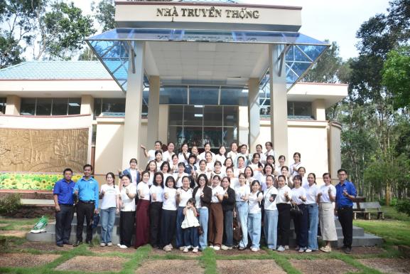 Công đoàn Cao su Lộc Ninh sôi nổi các hoạt động chào mừng Ngày Phụ nữ Việt Nam 20/10